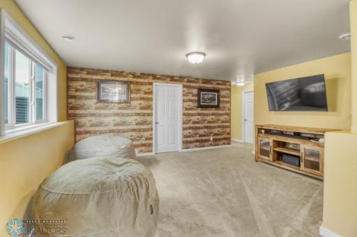 1334 6th Street NW, West Fargo, ND 58078