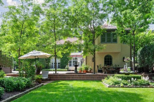 2735 Dean Parkway, Minneapolis, MN 55416