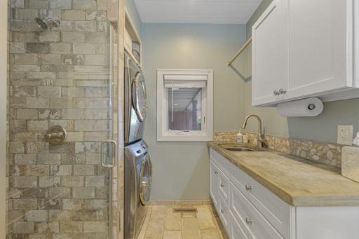 6204 Shamrock Drive, Madison Lake, MN 56063