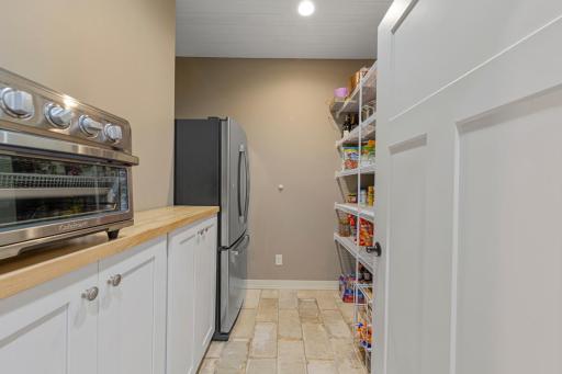 6204 Shamrock Drive, Madison Lake, MN 56063