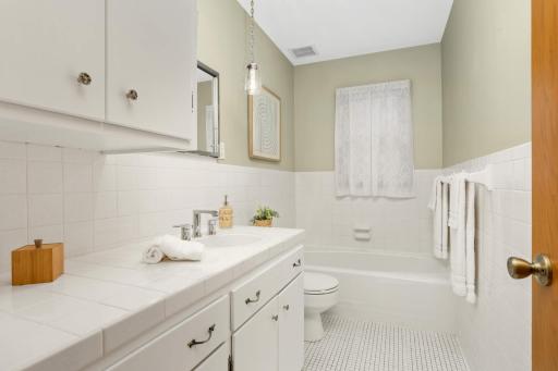 1272 Hartford Avenue, Saint Paul, MN 55116
