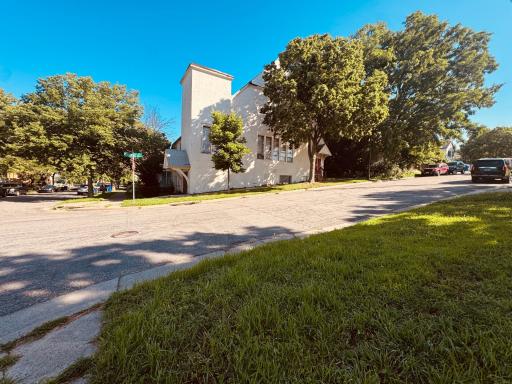 284 Bates Avenue, Saint Paul, MN 55106