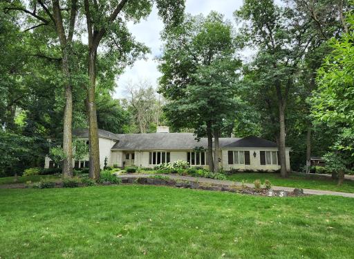 23 Evergreen Road, North Oaks, MN 55127