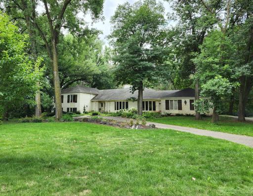 23 Evergreen Road, North Oaks, MN 55127