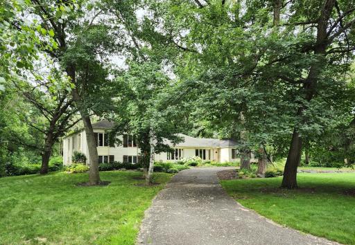 23 Evergreen Road, North Oaks, MN 55127