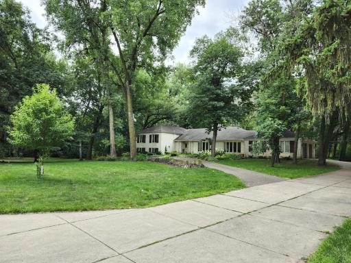 23 Evergreen Road, North Oaks, MN 55127