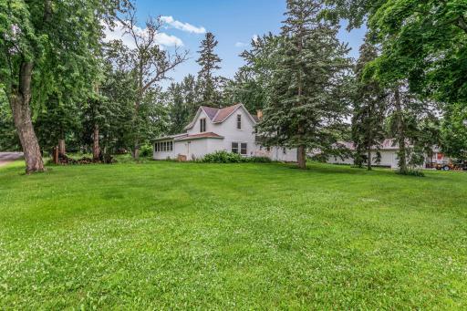 906 S Holcombe Avenue, Litchfield, MN 55355