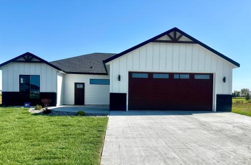 215 Emma Court, Mapleton, ND 58059