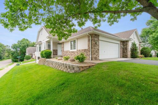 Fresh & bright, end unit townhome on a quiet cul-de-sac. New flooring and interior paint, neutral decor, large back deck (28x10). Very well cared for with pride in ownership!