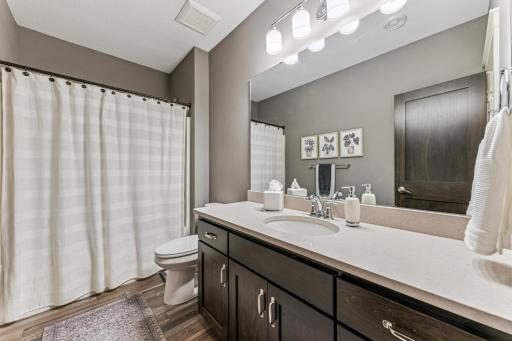 641 Callahan Place, Mendota Heights, MN 55118