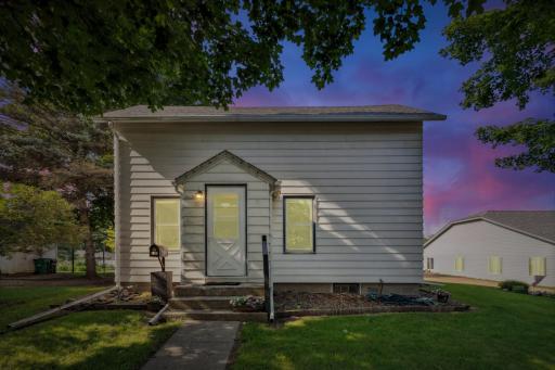 1715 10th Street E, Glencoe, MN 55336