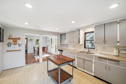 1715 10th Street E, Glencoe, MN 55336