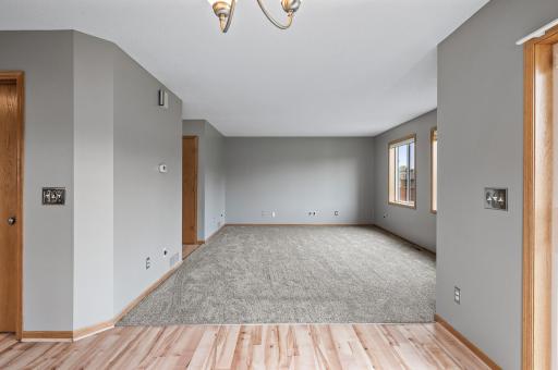 Look at that beautiful new carpet (upstairs too)! It goes great with the new paint too!