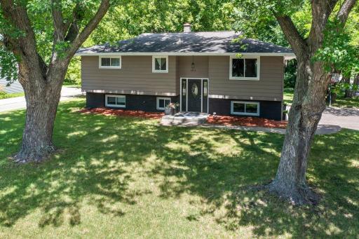 1415 County Road E W, Arden Hills, MN 55112