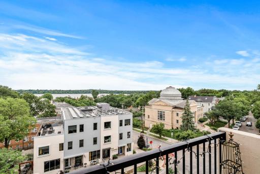 TOP FLOOR Lake Harriet VIEWS from the deck!