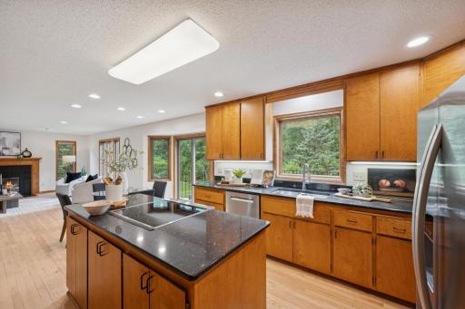 The eat-in kitchen has lots of storage and stainless steel applainces.