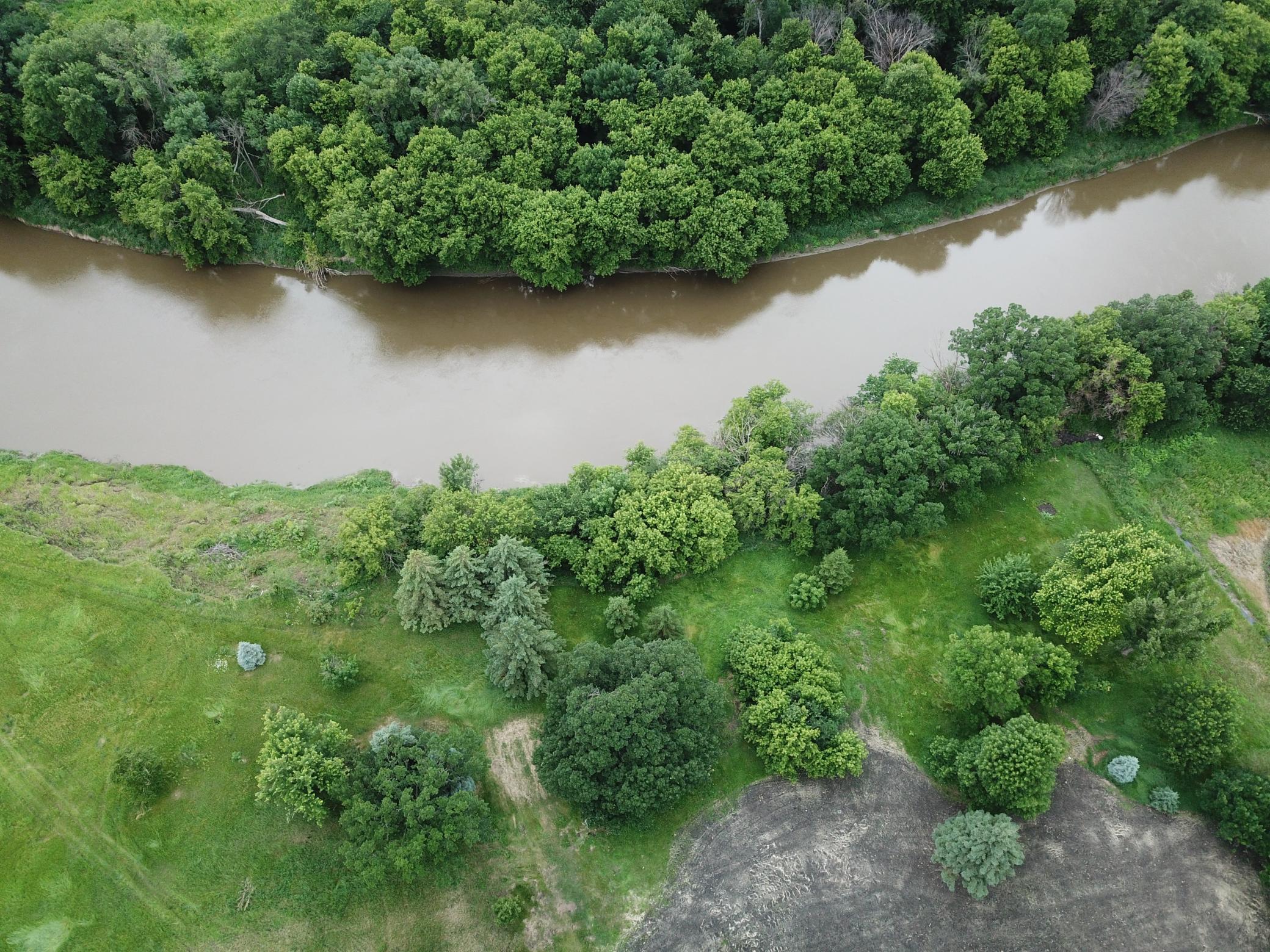Over 10 acres and 550 feet of Red River Frontage