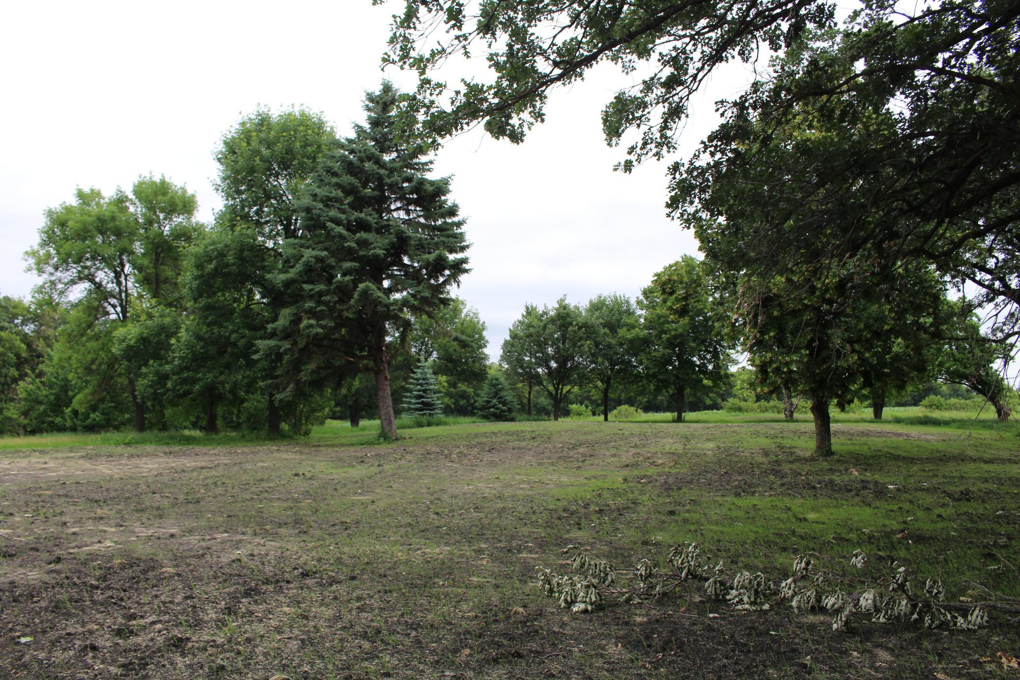 Flat landscape with mature trees and pure privacy!