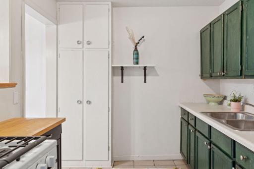118 14th Avenue Northeast - Extra pantry space!