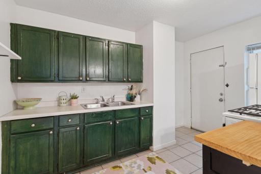 118 14th Avenue Northeast - Tasteful kitchen with ample counter space