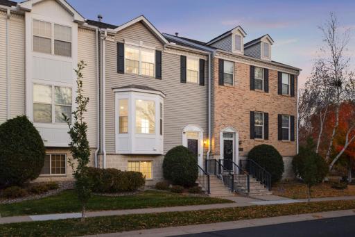 15729 Porchlight Lane, Eden Prairie, MN 55347