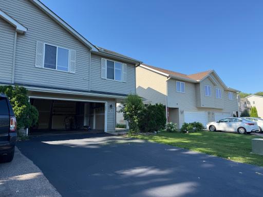 874 Wescott Square, Saint Paul, MN 55123