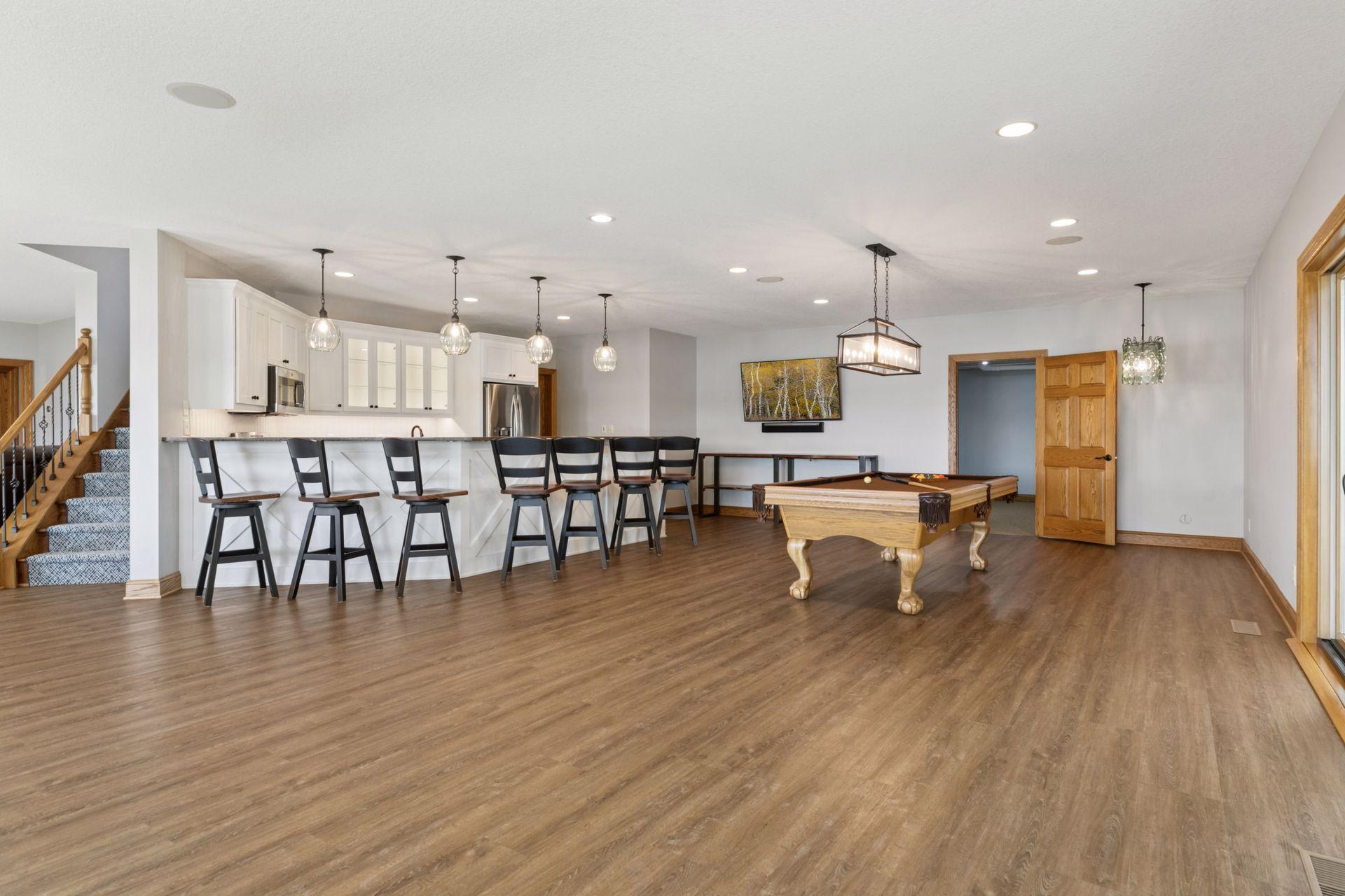 Lower level full kitchen and eat in bar