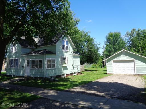 1021 E 13th Street E, Glencoe, MN 55336