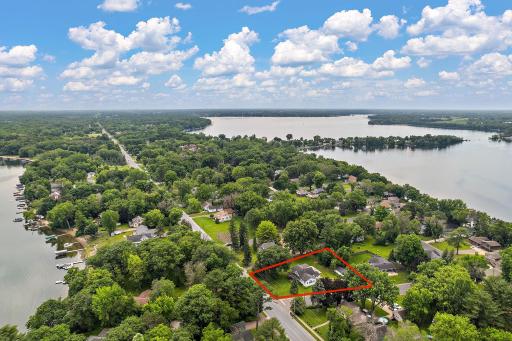 Fishing anyone? Fantastic location, near the three local lakes!