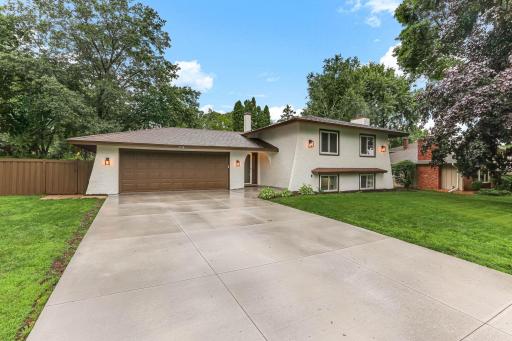 1750 Lansford Lane, Mendota Heights, MN 55118