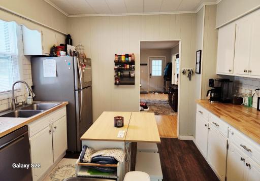 1033 W Mark Street, Winona, MN 55987