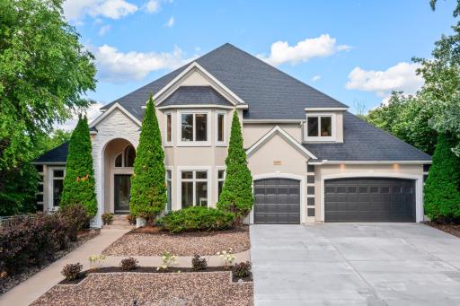 This beautifully remodeled 6-bedroom, 6-bathroom home offers a rare turnkey opportunity in Edina’s coveted Arrowhead Point. Fully updated with modern finishes & thoughtful design, it's nestled on a quiet cul-de-sac for added privacy and convenience.