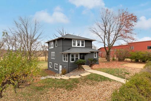 Main House: Approx 2000 sf. Exterior Painted Nov 2025