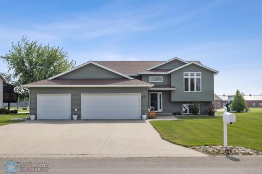 421 2nd Avenue S, Kindred, ND 58051