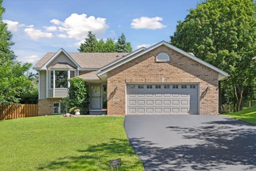 2212 Horizon Place, Burnsville, MN 55337