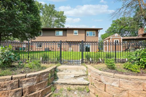 6727 80th Avenue N, Brooklyn Park, MN 55445