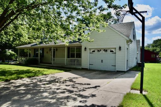 403 Walnut Drive, Sibley, IA 51249
