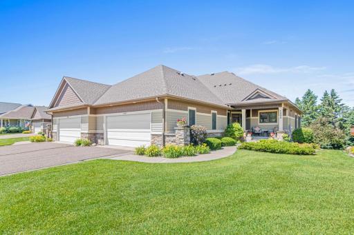 1200 Lakemoor Drive, Woodbury, MN 55129