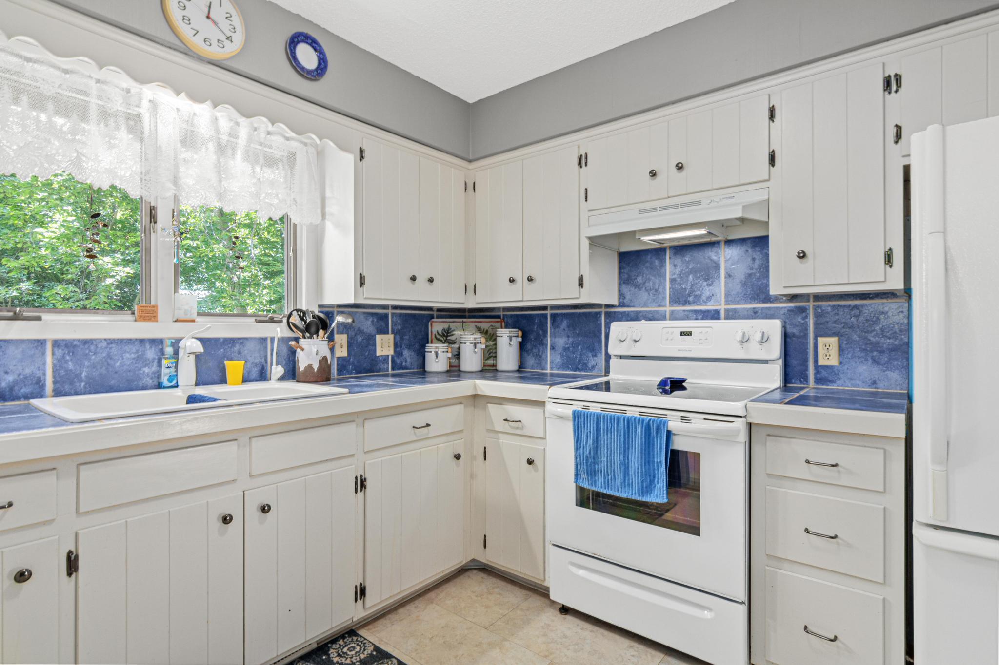 Plenty of Kitchen Storage!
