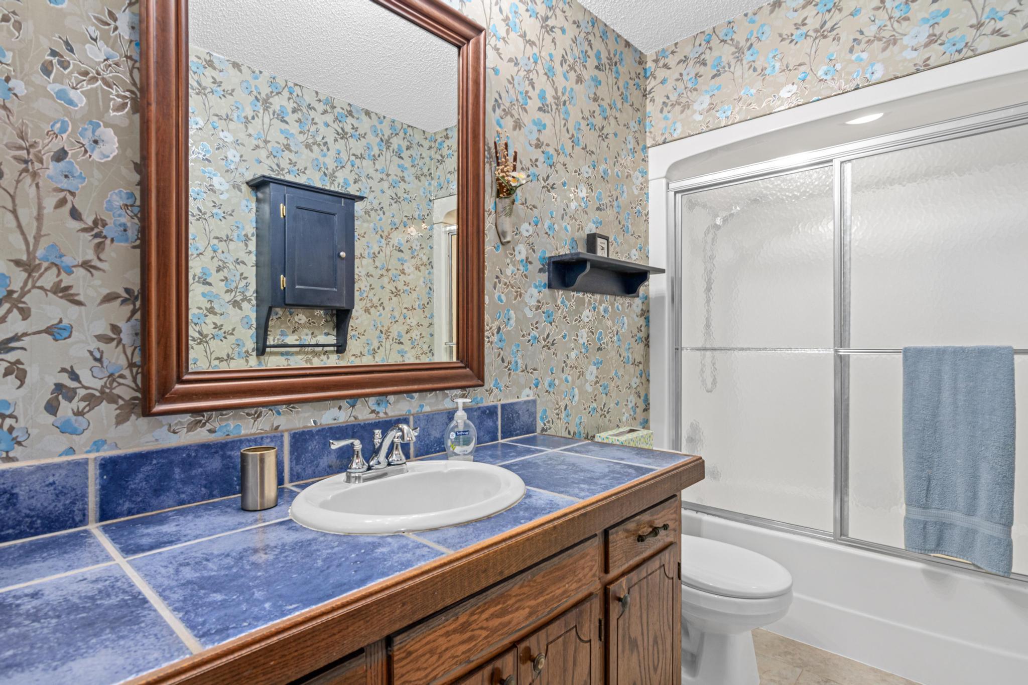 Upper Level Full Bath!