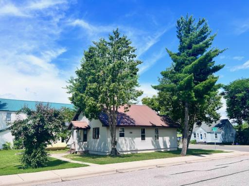 120 2nd Ave SE, Cook, MN 55723