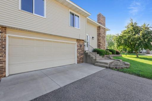 9915 106th Place N, Maple Grove, MN 55369