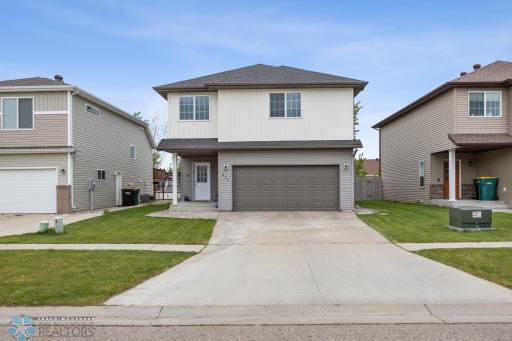 911 42nd Avenue W, West Fargo, ND 58078