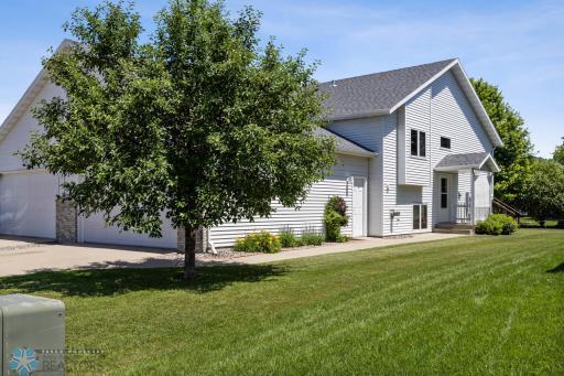 2812 Wheatland Drive S, Fargo, ND 58103