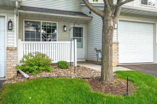 8731 Quarry Ridge Lane, B, Woodbury, MN 55125