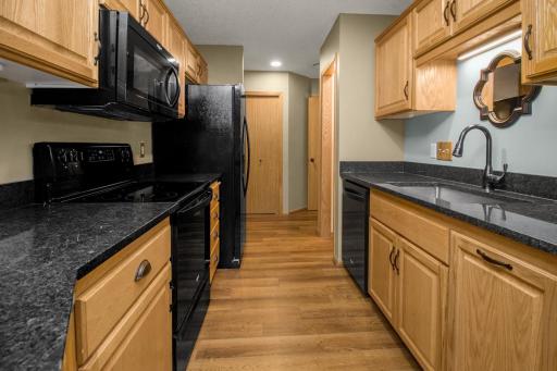 Updated kitchen w/new granite counter tops