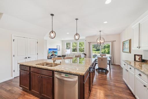 726 Maggie Way, Chanhassen, MN 55317