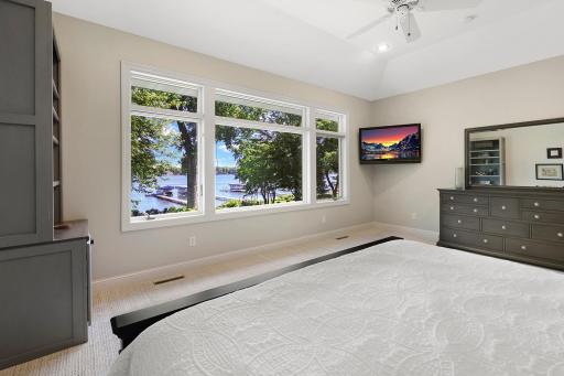 The owner's suite covers 600' square feet