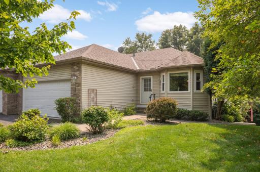 Welcome to 7129 48th St N in Oakdale! This MAIN LEVEL LIVING end unit townhome is perfectly nestled at the end of the street for utmost privacy and tranquility.