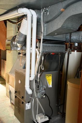 308 Maple Avenue S, Thief River Falls, MN 56701